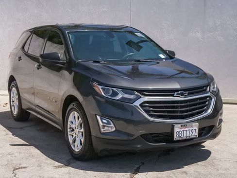 Used 2018 Chevrolet Equinox LS FWD image 3