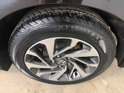 Used 2018 Honda Civic EX image 9