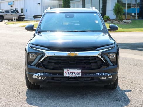 Used 2025 Chevrolet TrailBlazer LT AWD/4WD image 2