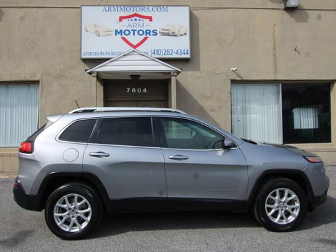 Used 2015 Jeep Cherokee Latitude w/ Comfort/Convenience Group AWD/4WD image 4