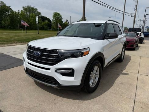 Used 2021 Ford Explorer XLT w/ Equipment Group 202A AWD/4WD image 5