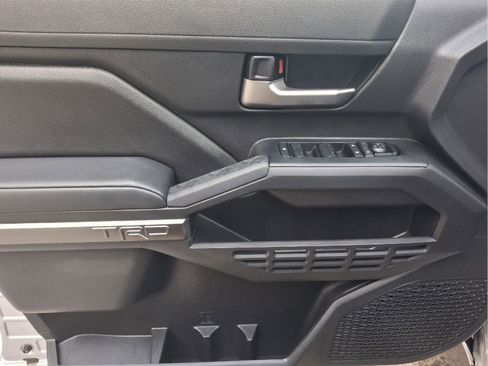 Used 2025 Toyota Tacoma TRD Off-Road image 9