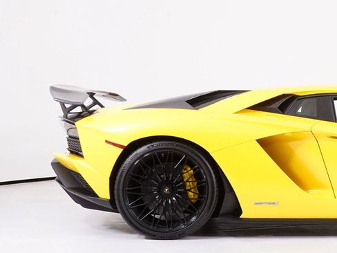 Used 2018 Lamborghini Aventador S AWD/4WD image 16