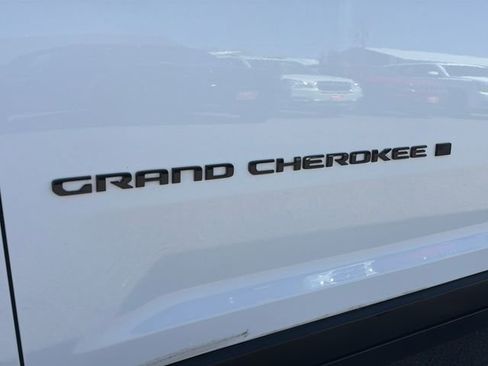 Used 2023 Jeep Grand Cherokee L Laredo AWD/4WD image 22