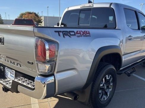 Used 2022 Toyota Tacoma TRD Off-Road image 4