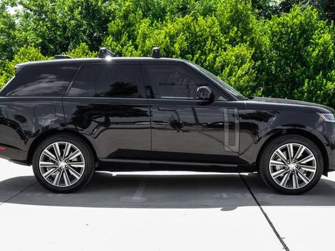 Used 2024 Land Rover Range Rover SE AWD/4WD image 10