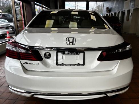 Used 2016 Honda Accord EX-L image 11