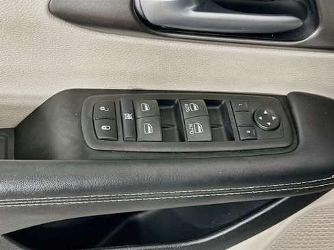 Certified 2024 Chrysler Pacifica Touring-L FWD image 26