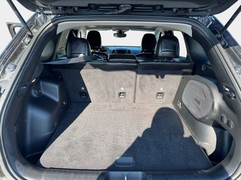 Used 2021 Jeep Cherokee Trailhawk w/ Sun, Sound & Nav Group image 23