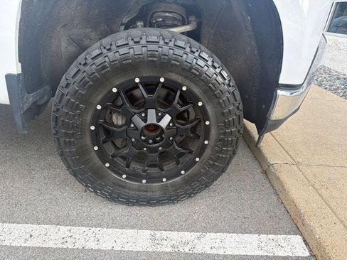 Used 2021 Chevrolet Silverado 1500 LT AWD/4WD image 2