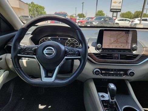 Used 2019 Nissan Altima 2.5 Platinum FWD image 12