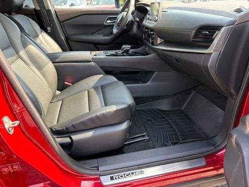 Used 2021 Nissan Rogue SV w/ Premium Package image 13