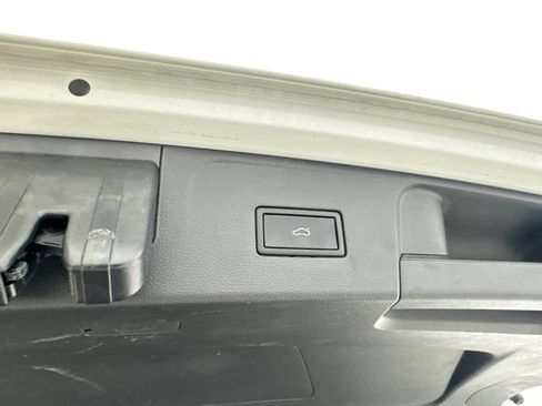 Used 2025 Volkswagen Atlas SEL AWD/4WD image 88