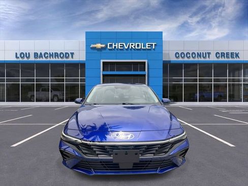 Used 2025 Hyundai Elantra Limited FWD image 3