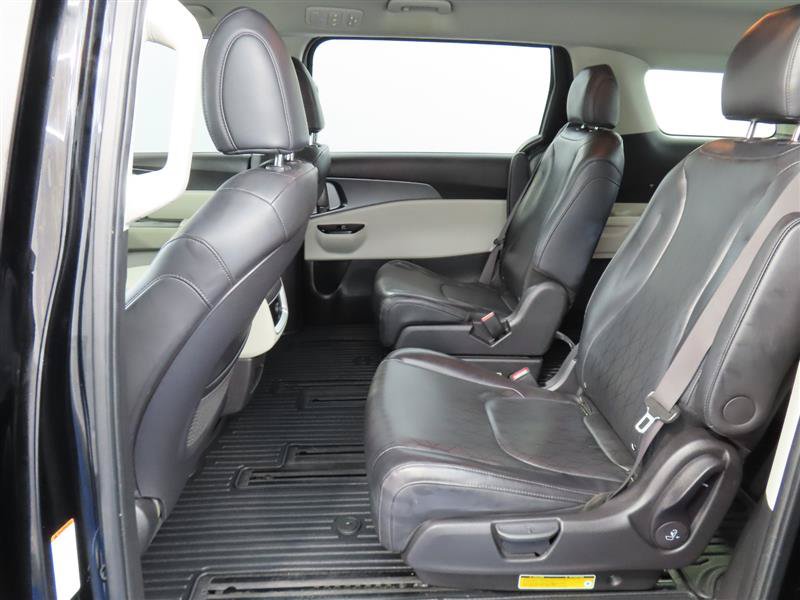 Used 2023 Kia Carnival LX FWD image 29