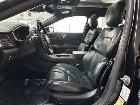 Used 2017 Lincoln Continental Select w/ Climate Package image 11