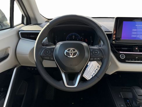 Certified 2026 Toyota Corolla Cross LE image 13