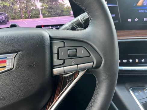 Used 2024 Cadillac Escalade Premium Luxury AWD/4WD image 17