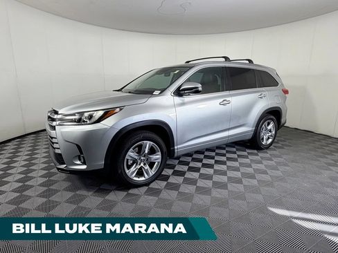 Used 2017 Toyota Highlander Limited w/ Carpet Mat Package FWD image 1