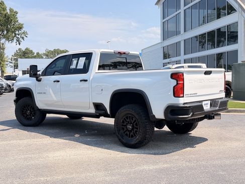 Used 2025 Chevrolet Silverado 2500 ZR2 w/ Technology Package AWD/4WD image 18