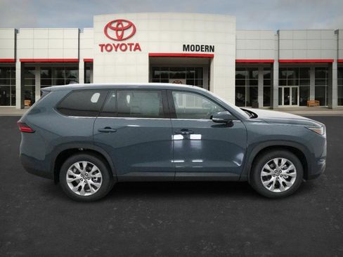 New 2026 Toyota Grand Highlander FWD image 25