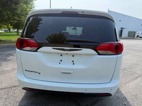 Used 2019 Chrysler Pacifica Touring-L w/ S Appearance Package FWD image 4