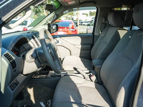 Used 2015 Nissan Frontier SV RWD image 16