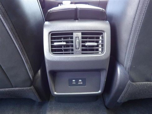 Used 2021 Nissan Rogue SV w/ Premium Package image 14