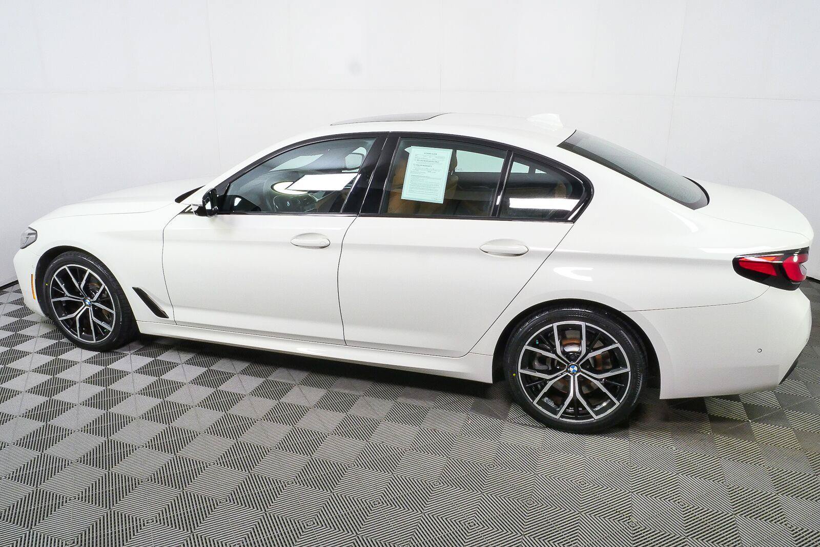 Used 2021 BMW 540i xDrive AWD/4WD image 19