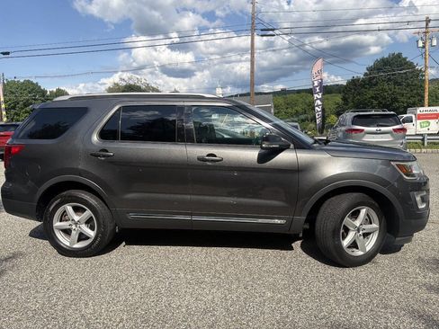 Used 2017 Ford Explorer XLT w/ Equipment Group 202A AWD/4WD image 5