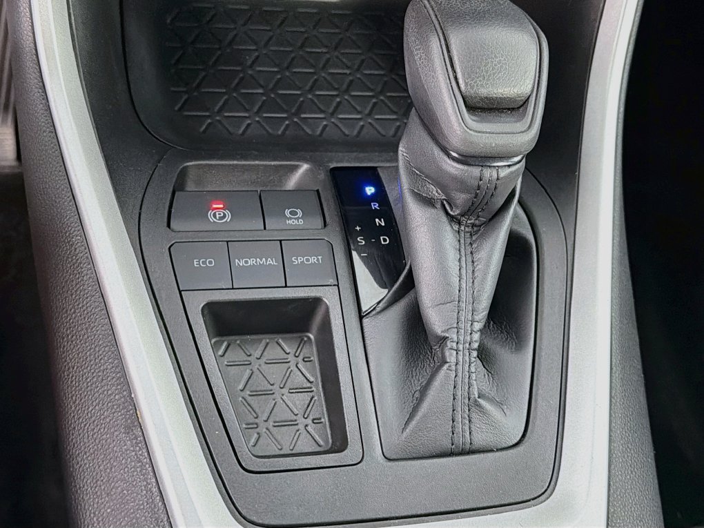 Used 2022 Toyota RAV4 XLE FWD image 22