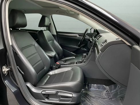 Used 2018 Volkswagen Passat 2.0T SE FWD image 14