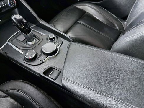 Used 2019 Alfa Romeo Giulia w/ Nero Edizione RWD image 18