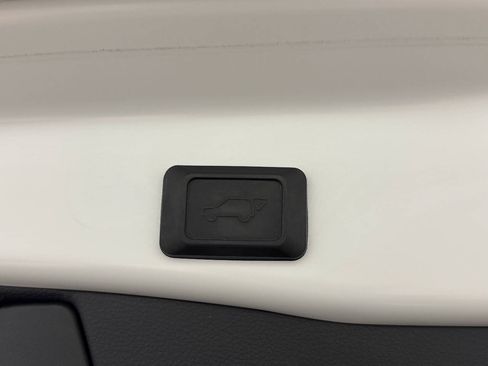 Used 2019 Toyota RAV4 XSE AWD/4WD image 18