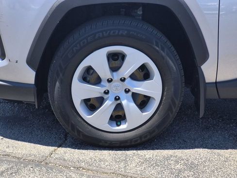 Used 2019 Toyota RAV4 LE w/ Carpet Mat Package FWD image 10