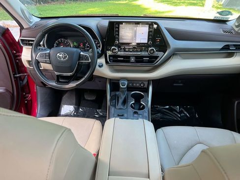 Used 2020 Toyota Highlander Limited FWD image 22