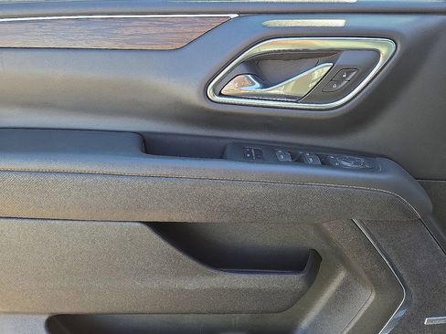 Used 2023 Chevrolet Suburban Premier image 23