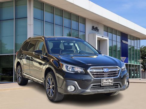 Used 2018 Subaru Outback 3.6R Touring image 2