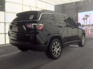 Used 2022 Jeep Compass Latitude AWD/4WD image 3