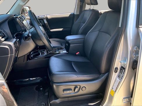 Used 2021 Toyota 4Runner Venture w/ Moonroof Package AWD/4WD image 7
