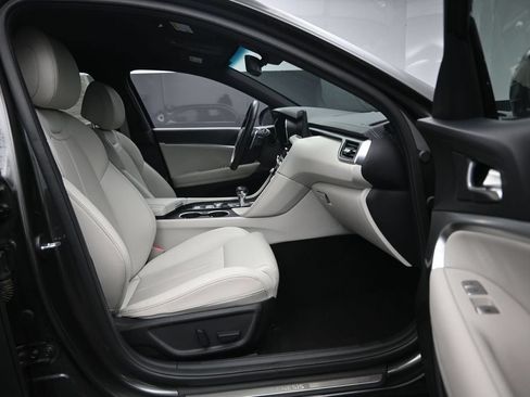 Used 2025 Genesis G70 2.5T AWD/4WD image 30