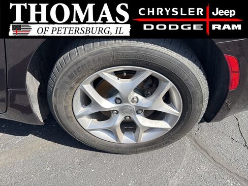 Used 2019 Chrysler Pacifica Touring Plus w/ Tire & Wheel Group FWD image 23