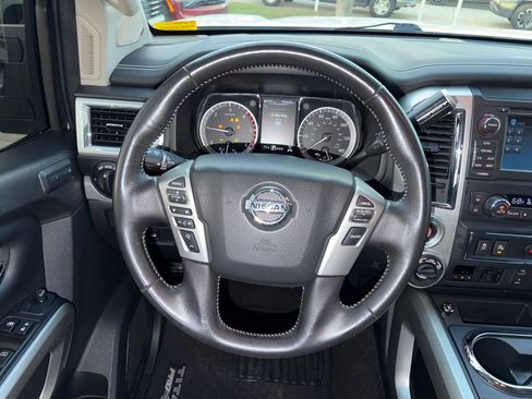 Used 2018 Nissan Titan PRO-4X w/ Pro-4x Convenience Package image 16
