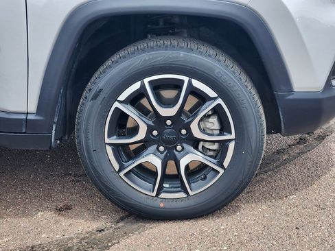 Used 2024 Jeep Compass Trailhawk AWD/4WD image 30