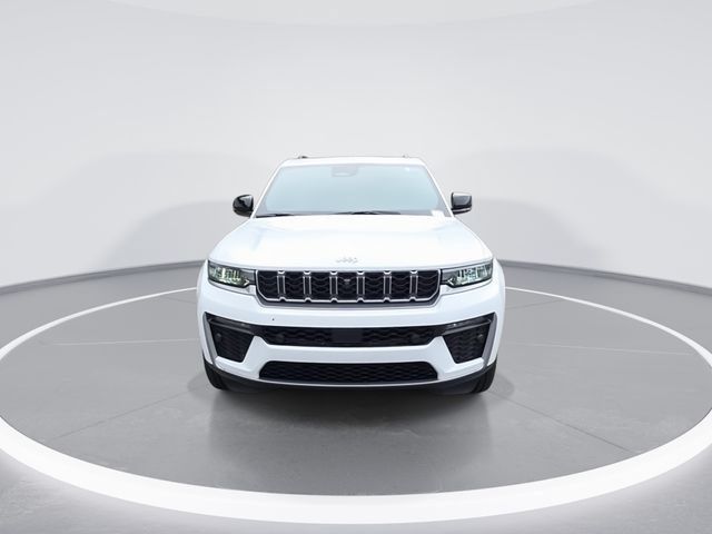 Used 2026 Jeep Grand Cherokee Limited w/ Luxury Tech Group II AWD/4WD image 3