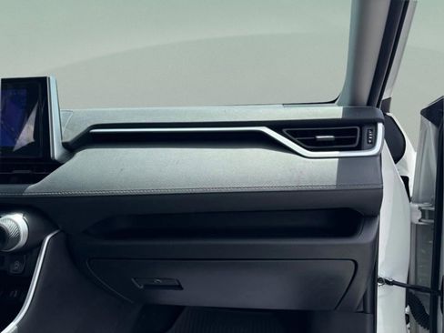 Certified 2025 Toyota RAV4 LE FWD image 29