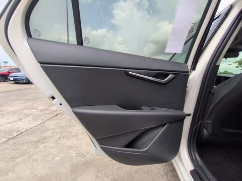 Used 2025 Kia Niro LX FWD image 26