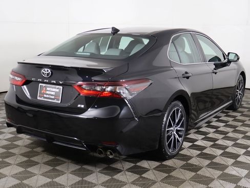 Used 2022 Toyota Camry SE image 7