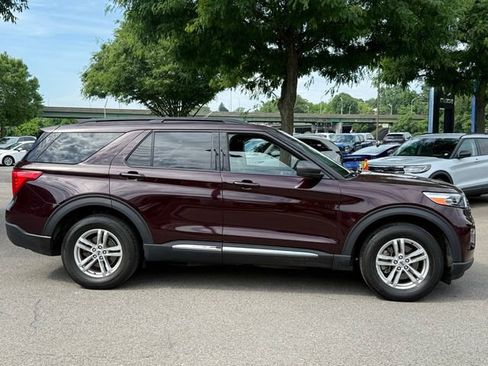 Used 2023 Ford Explorer XLT w/ Equipment Group 202A AWD/4WD image 4