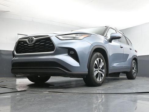 Used 2023 Toyota Highlander XLE FWD image 38